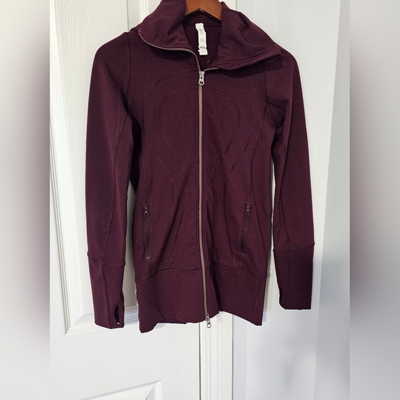 Lululemon zip up hooded jacket. Size 2. - Picture 2 of 3